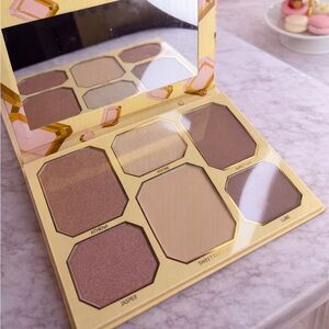Luxurious Eyeshadow Palette - Brown and Cream Shades